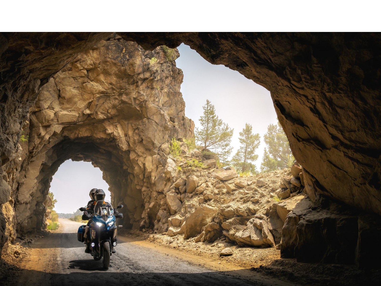 Мотоцикл KAWASAKI Versus 1100 SE (Metallic Deep Blue / Metallic Diablo Black) 2026